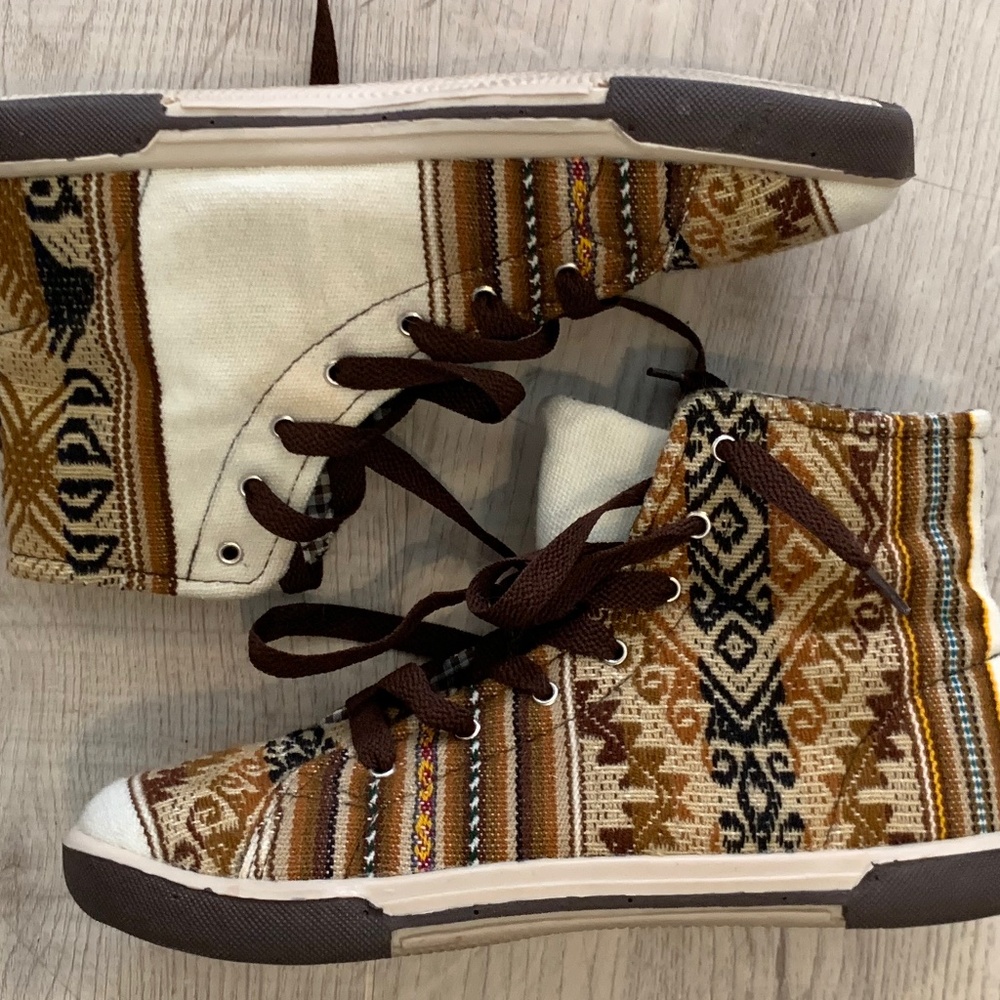Phuyupata Inkkas high top khaki patterned sneakers